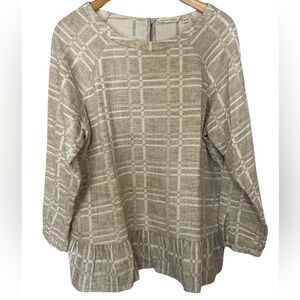 Soft Surroundings cotton linen blend top, loose fitting with a flat flounce. PL
